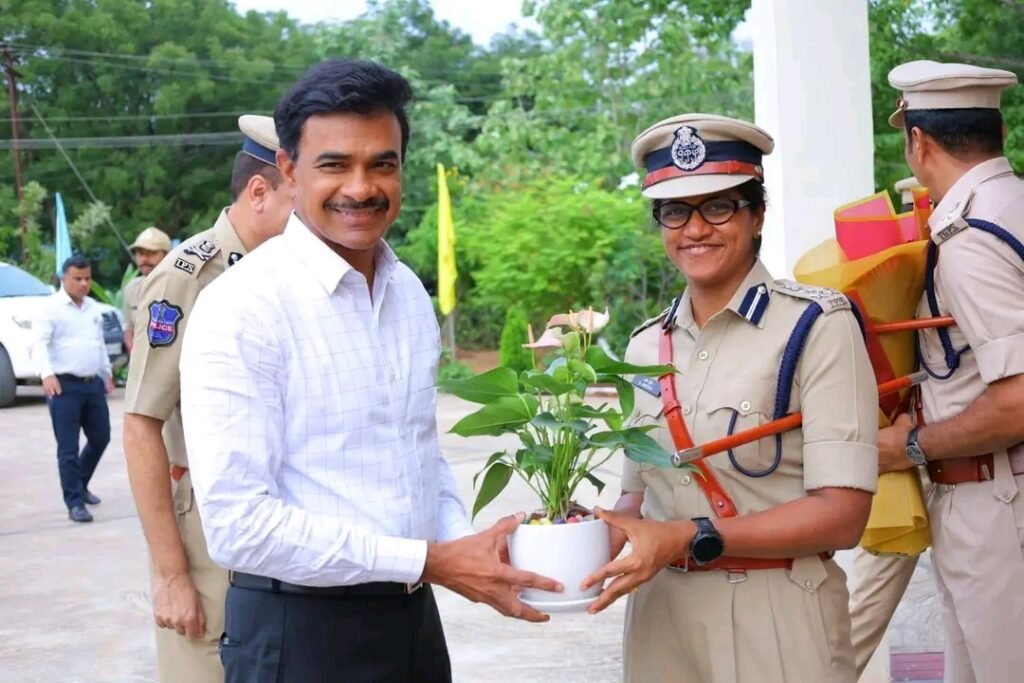 వరంగల్‌లో డీజీపీ సీవీ ఆనంద్‌కు ఘన స్వాగతం
