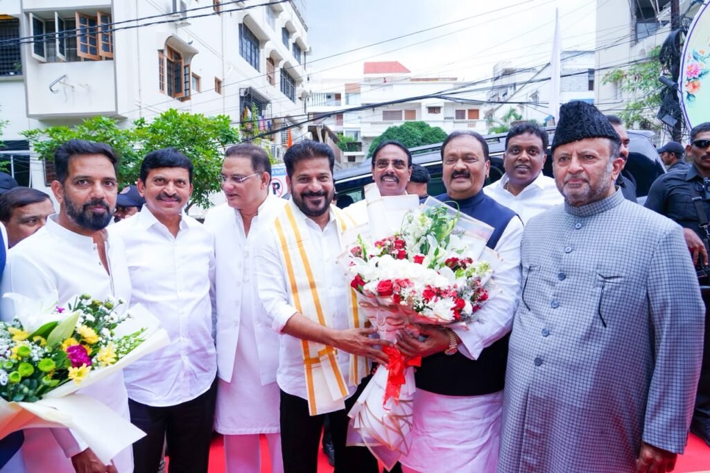 చదువొక్కటే మన భవిష్యత్తును మార్చుతుంది. నర్సరీ నుంచి 12వ తరగతి వరకు చదువుకోవాలి