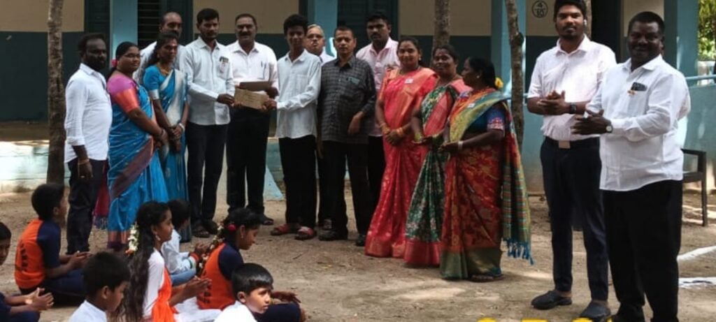 జూపాక ఉన్నత పాఠశాల లో తాళ్లపల్లి శంకరయ్య స్మారక నగదు పురస్కారాలు. 