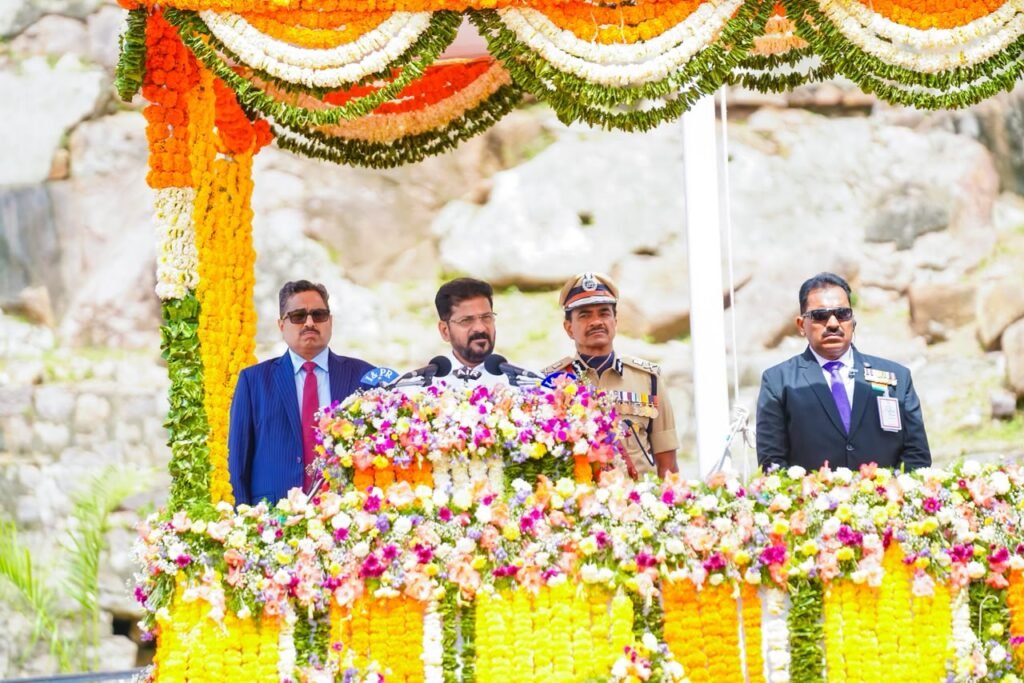 80వ స్వాతంత్య్ర దినోత్సవం సందర్భంగా ముఖ్యమంత్రి  గోల్కొండ కోటలో జాతీయ జెండాను ఎగురవేసిన