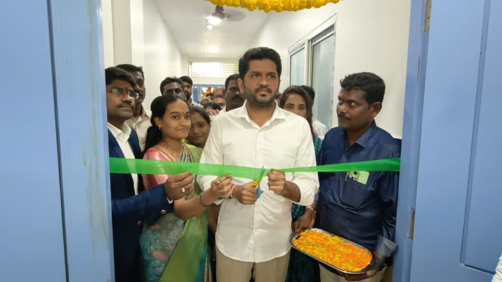 సూపర్ బజార్‌లో నూతనంగా ఏర్పాటు చేసిన సురక్ష ఆస్పత్రి
