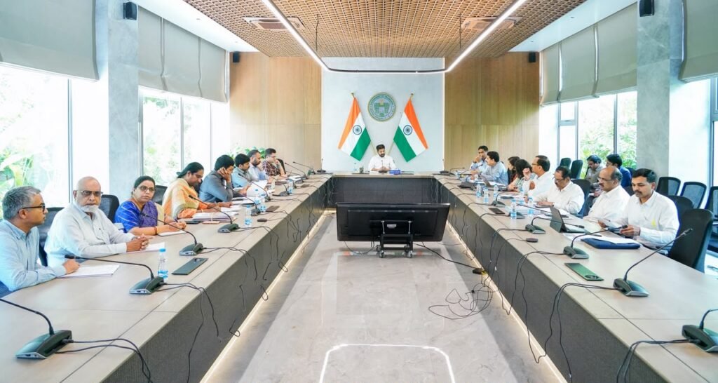 రేవంత్ రెడ్డి  అధికారులను ఆదేశించారు. భూసేకరణకు ల్యాండ్ పూలింగ్‌