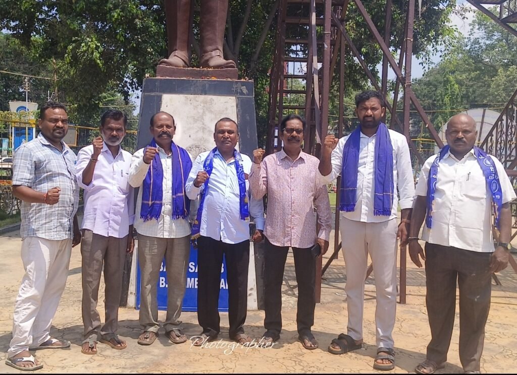 దేశద్రోహి కింద ముద్ర వేసి మన భారతదేశం నుండి బహిష్కరించాలి