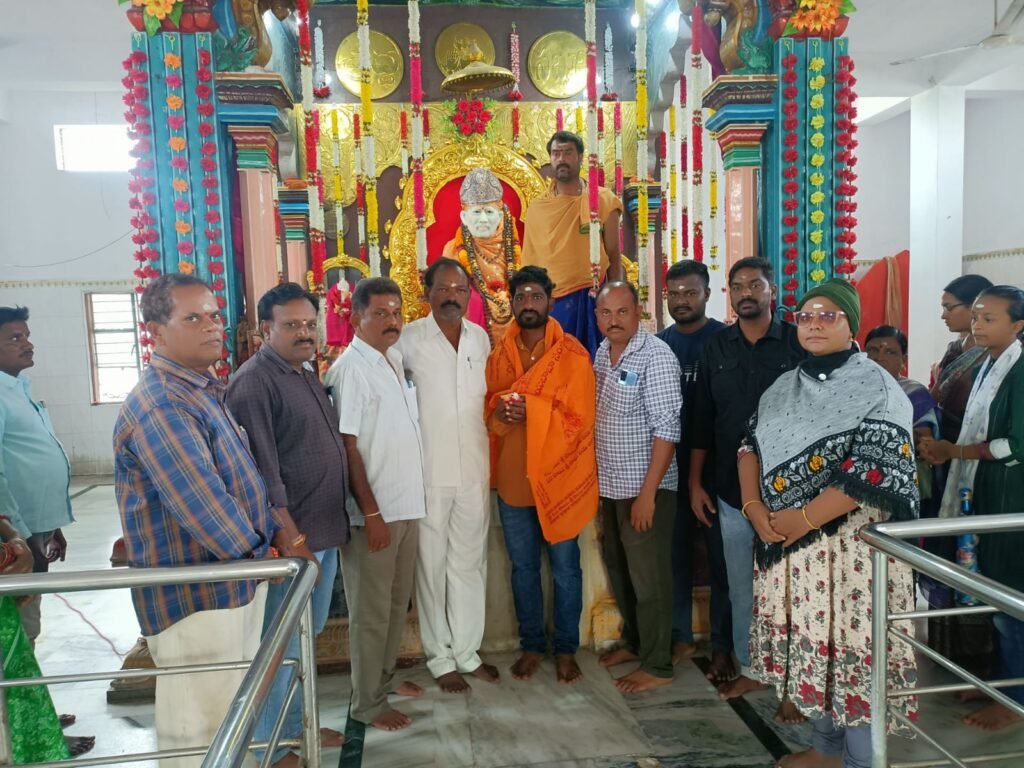 సాయిబాబా ఆలయాన్ని దర్శించి అన్నదానo