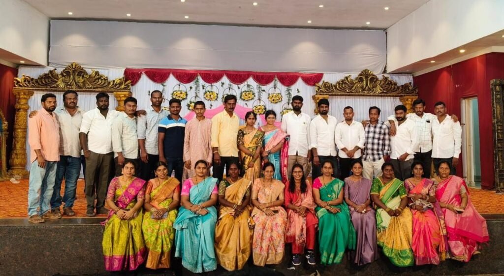 సారీ ఫంక్షన్‌లో టెన్త్ క్లాస్ బ్యాచ్ సందడి