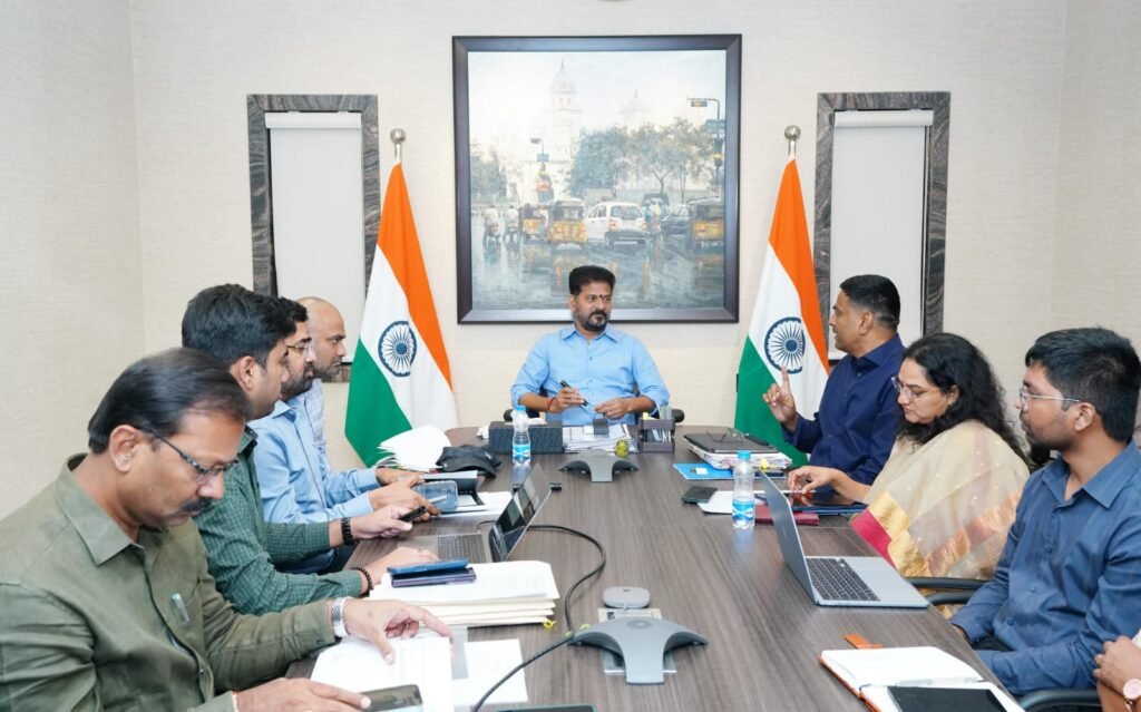 హైద‌రాబాద్ న‌గ‌రంలో విప‌రీత‌గా ర‌ద్దీ