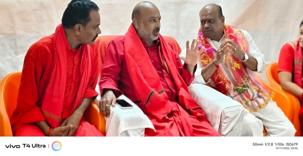 కేంద్ర హోం శాఖ సహాయ మంత్రి వర్యులు శ్రీ బండి సంజయ్ తో చేనేత అధ్యక్షులు రాపోలు భేటీ