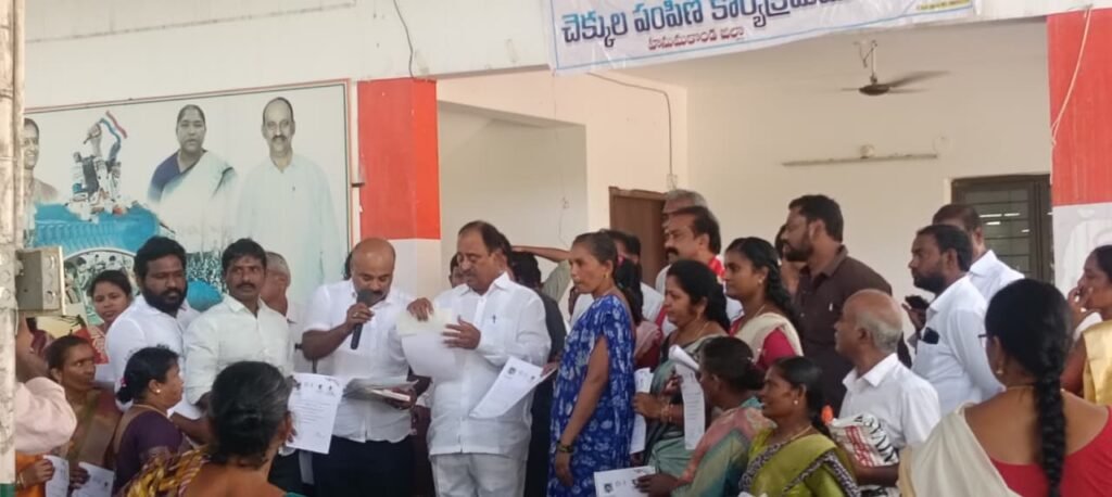 ఎమ్మెల్యే రేవూరి చేతుల మీదుగా కళ్యాణలక్ష్మి, షాదీ ముబారక్ చెక్కుల పంపిణీ