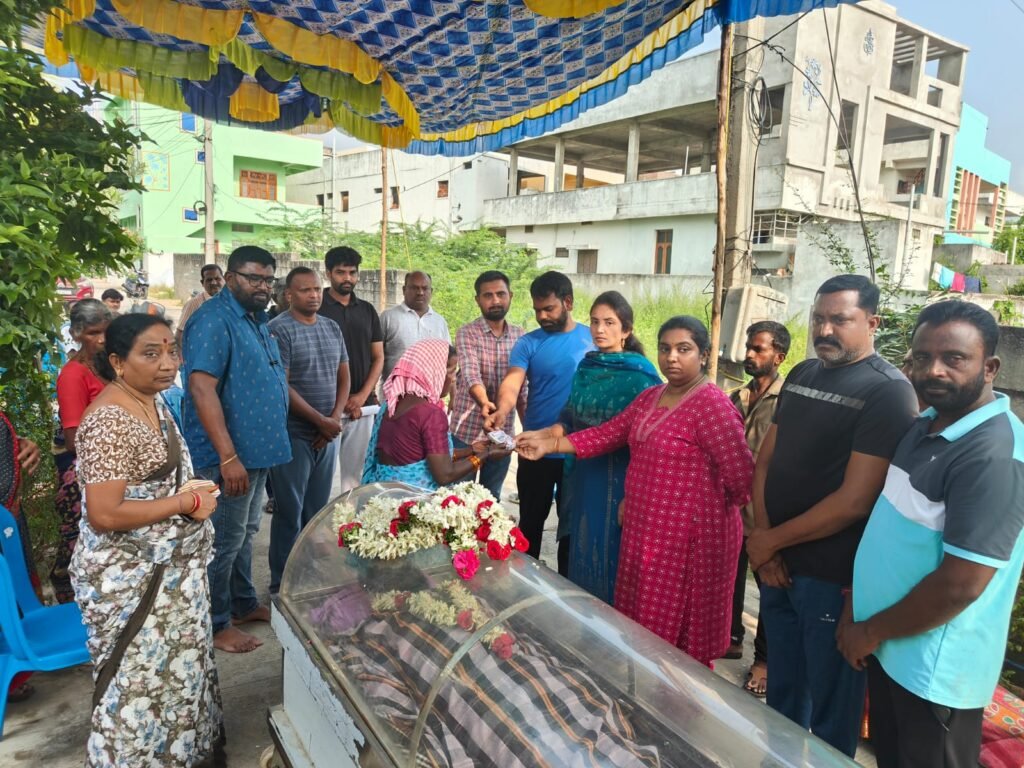 అనారోగ్యంతో మృతి చెందిన హుజురాబాద్ మున్సిపాలిటీ కార్మికుడు