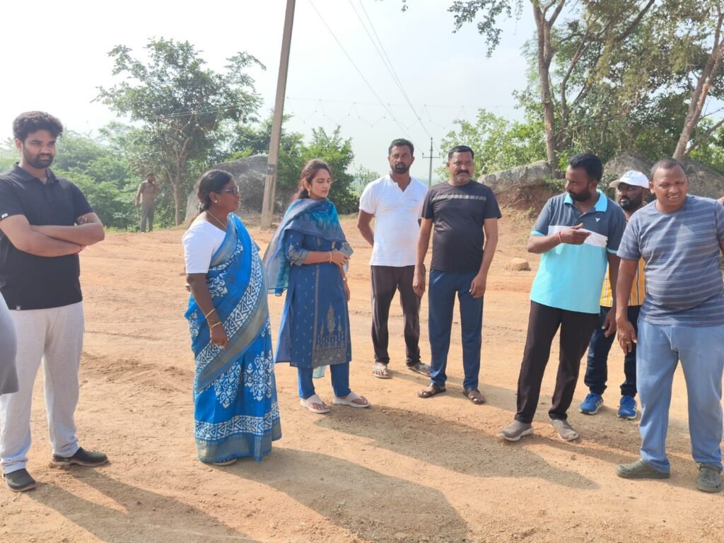 బతుకమ్మ ఏర్పాట్లను పరిశీలించిన మున్సిపల్ చైర్‌పర్సన్ సుహాసిని