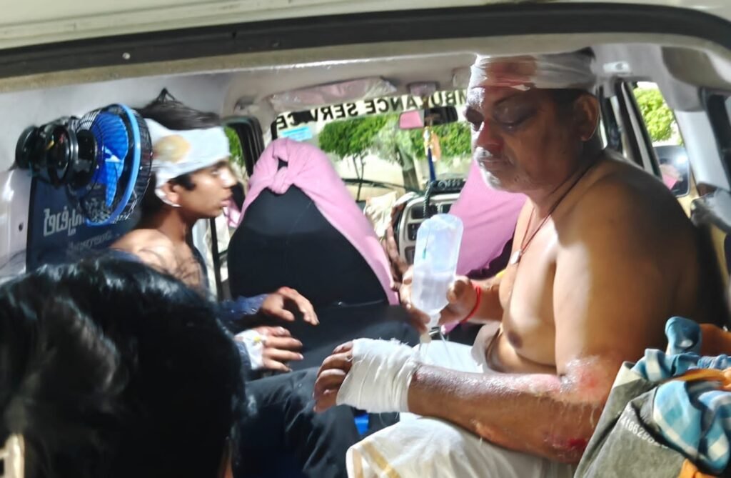 కారు ఢీకొని తండ్రి, కుమారుడికి తీవ్ర గాయాలు