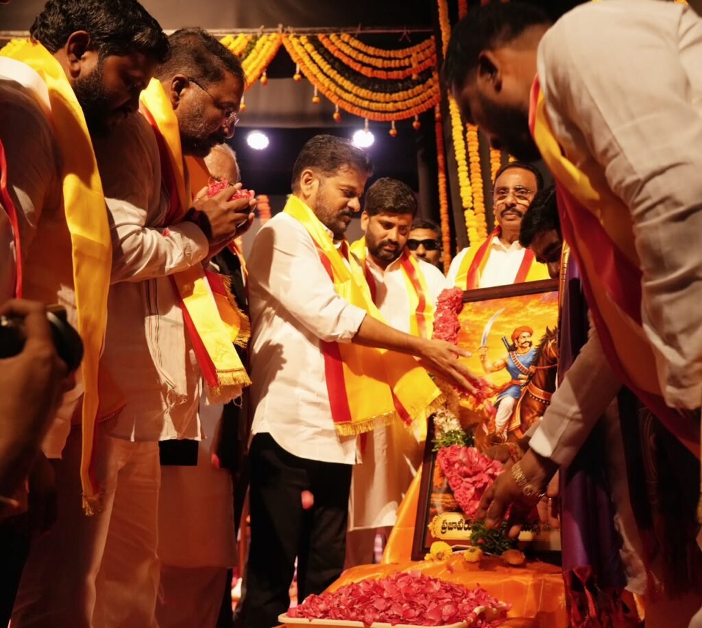 సాయన్నపై రూపొందించిన పాటలను ముఖ్యమంత్రి ఆవిష్కరించారు.