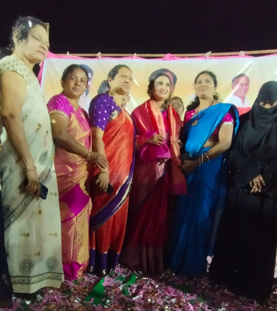 జన్మదినం సందర్భంగా చిరు వ్యాపారికి నాలుగు చక్రాల బండి అందజేత